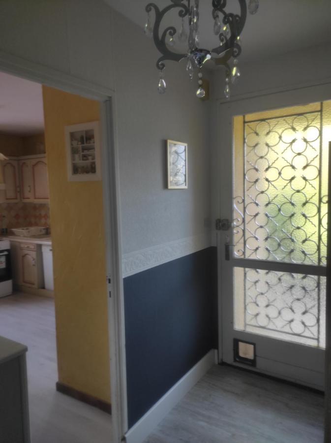 Aspet Chambre Spatieuse Avec Grand Lit. المظهر الخارجي الصورة